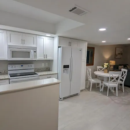 New Condo! Just 15 Min To Ft Myers And Sanibel Beach! Great Location!!